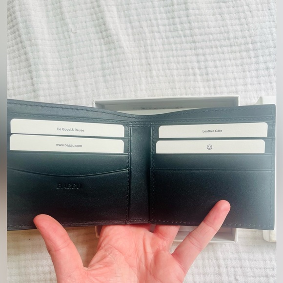 BNWT BAGGU unisex custom black leather wallet- skull -rare - Picture 2 of 4